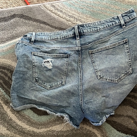 Two pair plus stretch denim shorts - Picture 4 of 6